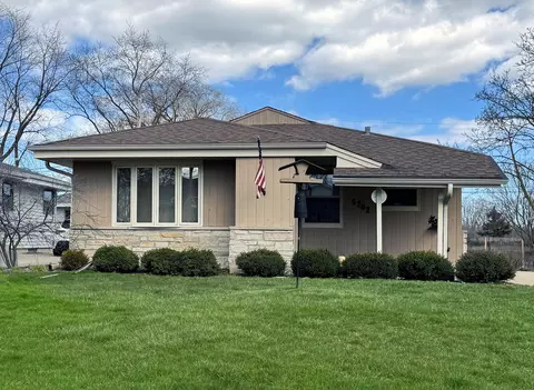 4702 N 118th, Wauwatosa, WI 53225