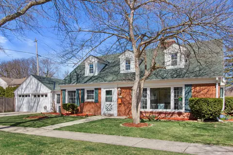 180 E Montclaire, Whitefish Bay, WI 53217