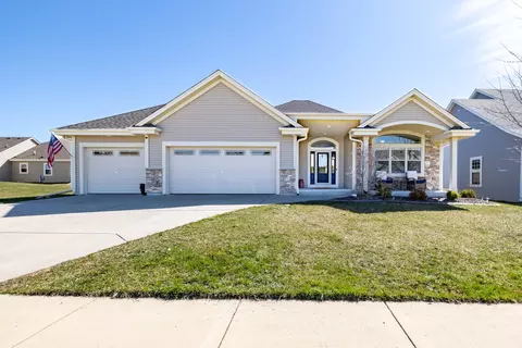 1331 Prairie Crk, Oconomowoc, WI 53066