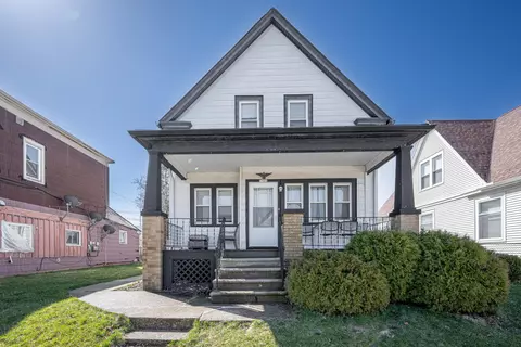 1305 Monroe, South Milwaukee, WI 53172