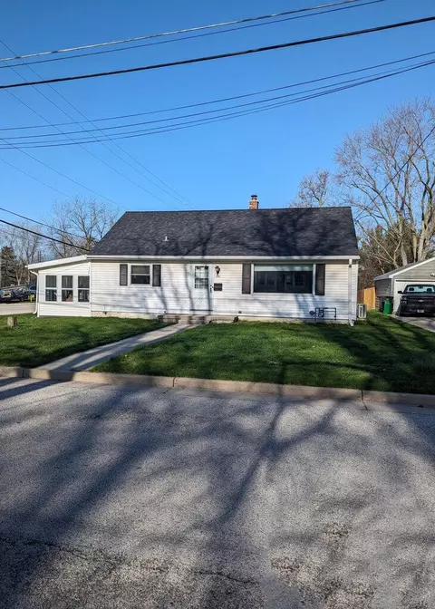 174 S Elm, Oconomowoc, WI 53066