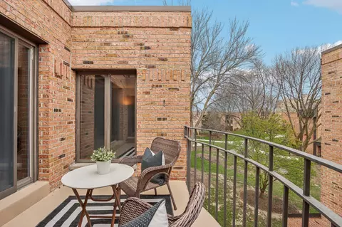 3916 N Oakland #325, Shorewood, WI 53211
