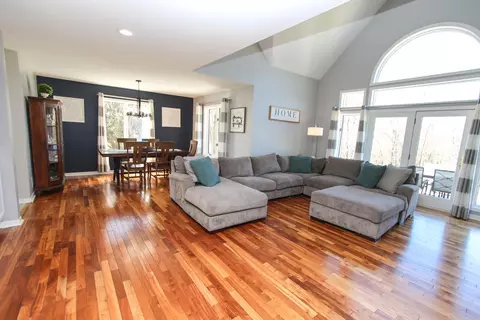 w145n5287 Thornhill, Menomonee Falls, WI 53051