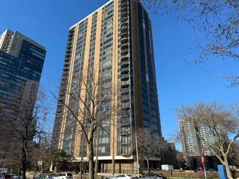 929 N Astor #806, Milwaukee, WI 53202