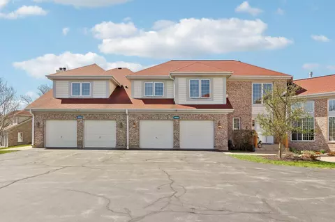 1572 Highland #8-70, Geneva, WI 53147
