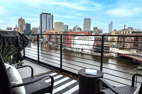 106 W Seeboth #706, Milwaukee, WI 53204