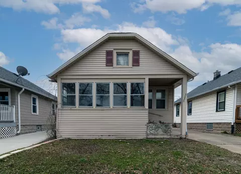 5833 W Park Hl, Milwaukee, WI 53213