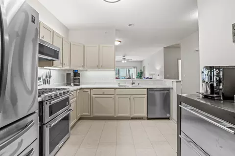 500 W Bender #102, Glendale, WI 53217