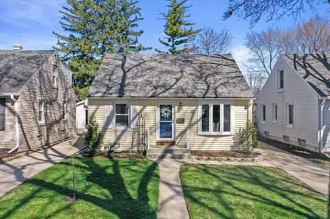 5138 N Bay Rdg, Whitefish Bay, WI 53217