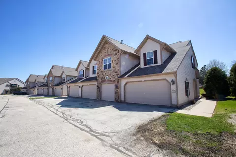 2247 W Vista Bella, Oak Creek, WI 53154