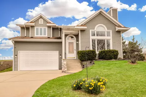 1497 Sunnyridge, Pewaukee, WI 53072