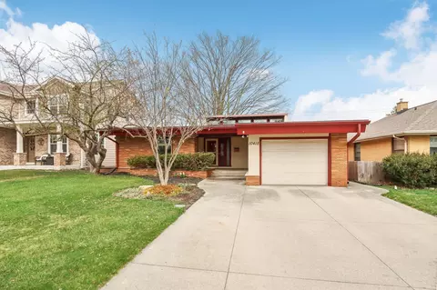 10418 W Woodward, Wauwatosa, WI 53222