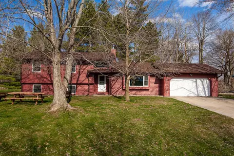 n8419 Swansea Drive, Ixonia, WI 53036