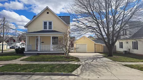 171 Edgewood, West Bend, WI 53095
