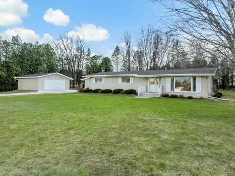 1820 Whitewater, Manitowoc Rapids, WI 54220