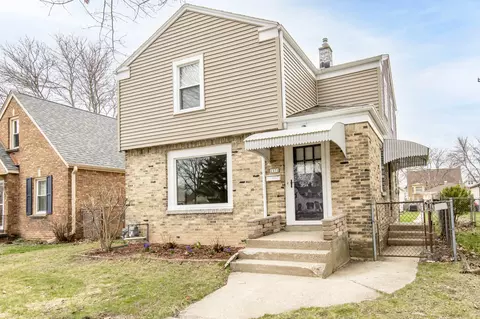 2371 S 72nd, West Allis, WI 53219