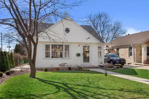 2323 N 88th, Wauwatosa, WI 53226