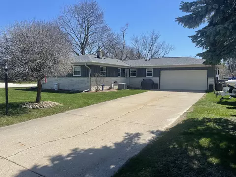 640 Rose, Oconomowoc, WI 53066