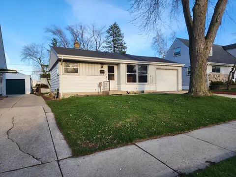 1018 S 86th, West Allis, WI 53214