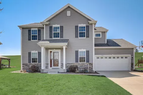n8245 Woody Lane, Ixonia, WI 53036