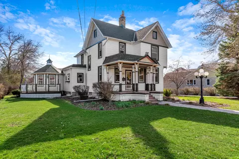 w166n8978 Grand, Menomonee Falls, WI 53051