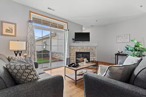 1030 River Pl #2, Waukesha, WI 53189