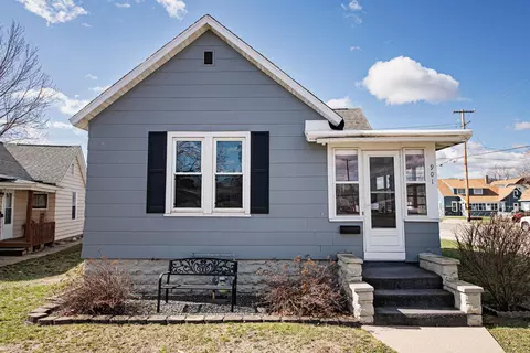 901 5th, Winona, MN 55987