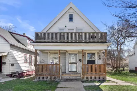 3834 N Port Washington #A, Milwaukee, WI 53212