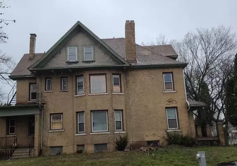 2175 S Layton, Milwaukee, WI 53215