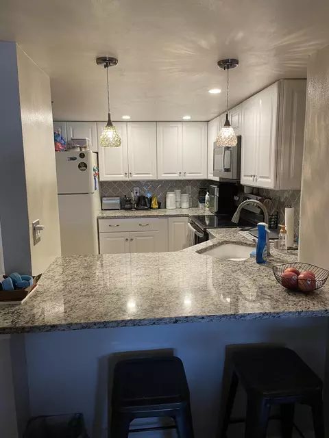270 E Highland #1037, Milwaukee, WI 53202