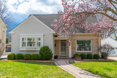 2567 N 89th, Wauwatosa, WI 53226