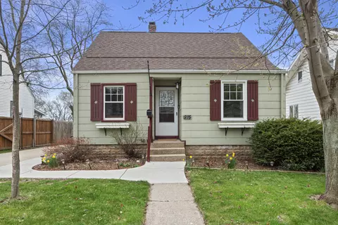 915 Buena Vis, Waukesha, WI 53188