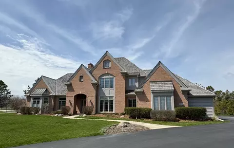 10433 N Pine Rdg, Mequon, WI 53092