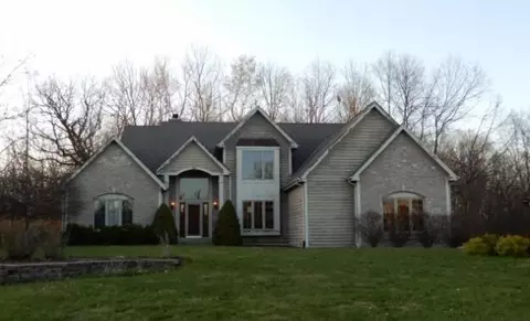 6035 S Karrington, New Berlin, WI 53151