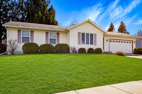 819 Mallinger, Port Washington, WI 53074