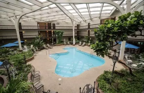6100 W Stonehedge #310, Greenfield, WI 53220
