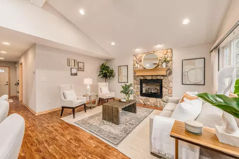 n56w34574 Road F, Oconomowoc, WI 53066