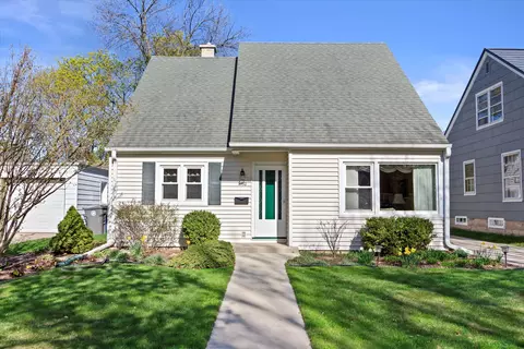 4730 N Woodruff, Whitefish Bay, WI 53211