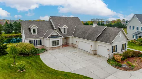 1342 W Stillwater, Mequon, WI 53092