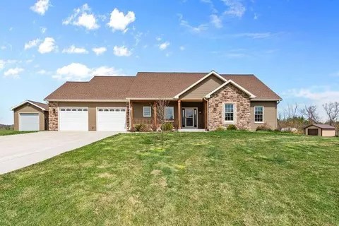 808 Knollwood, Trenton, WI 53095