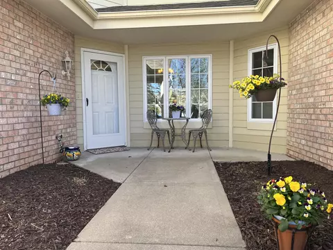 3301 Cedar Holw #B, Waukesha, WI 53188