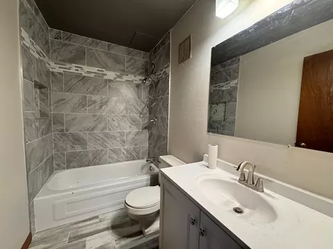 6010 W Calumet #103, Milwaukee, WI 53223