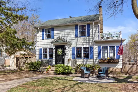 1420 E Lake Blf, Shorewood, WI 53211