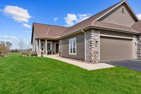 2810 Glen Ivy, West Bend, WI 53090
