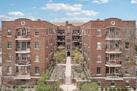 2009 N Prospect #22, Milwaukee, WI 53202