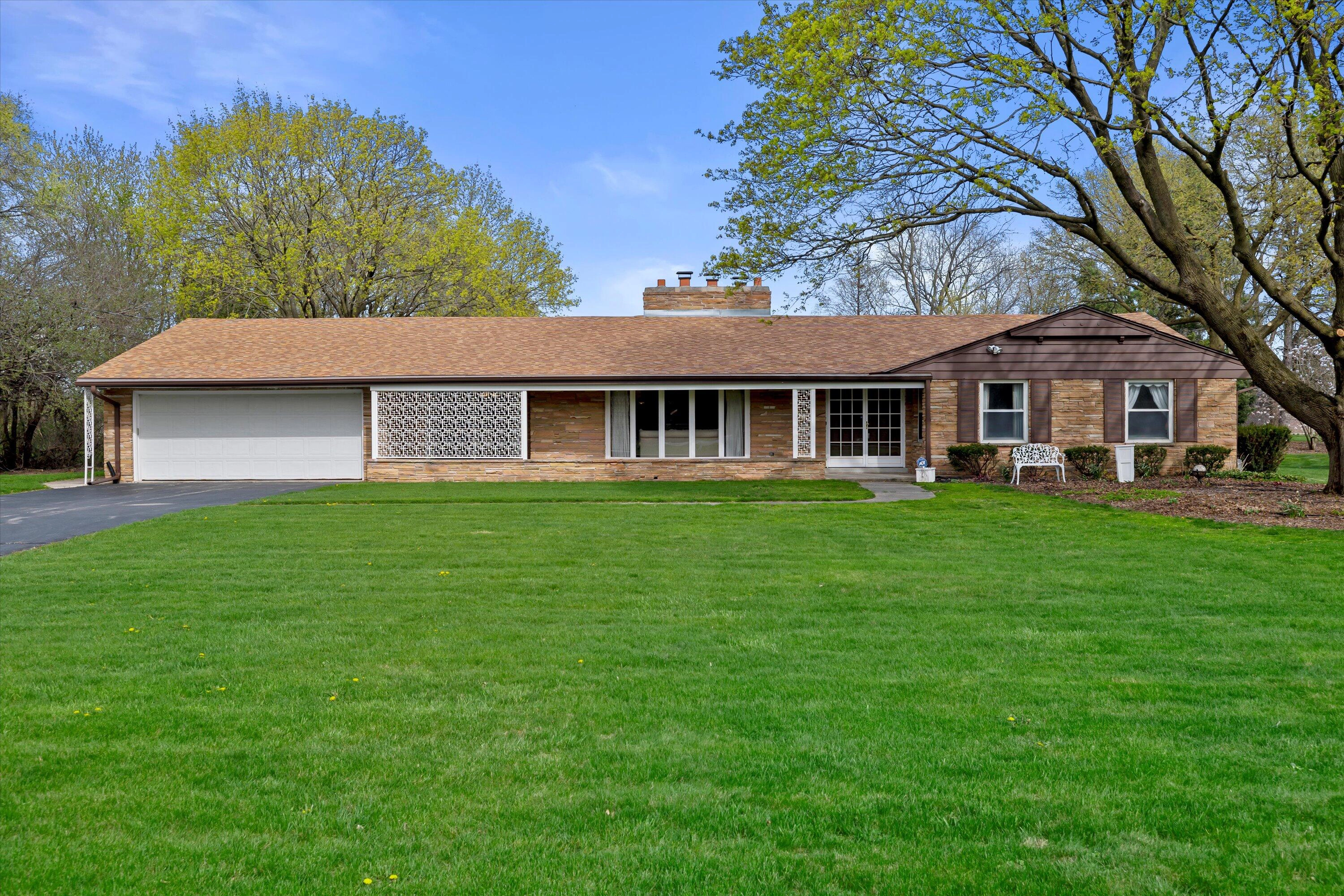 7300 S 92nd  