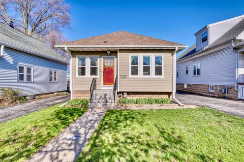 2154 S 90th, West Allis, WI 53227