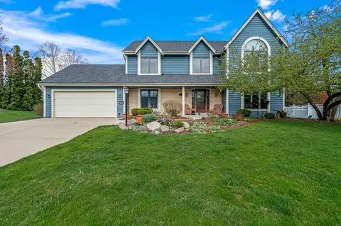 3937 S Stonewood, New Berlin, WI 53151