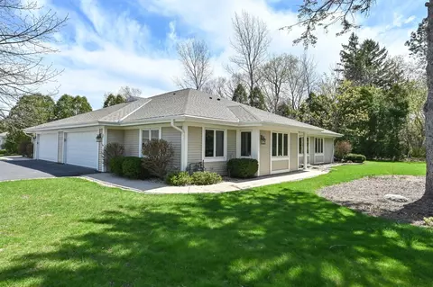 7523 W Mequon Sq, Mequon, WI 53092