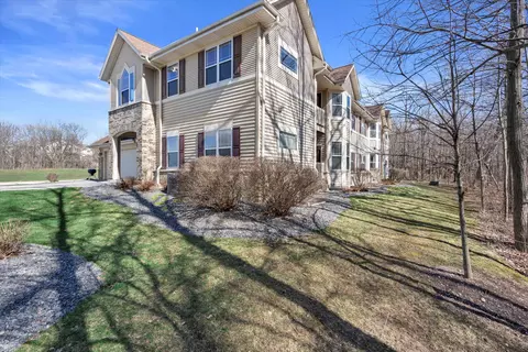 5373 W Cobblestone #D, Franklin, WI 53132